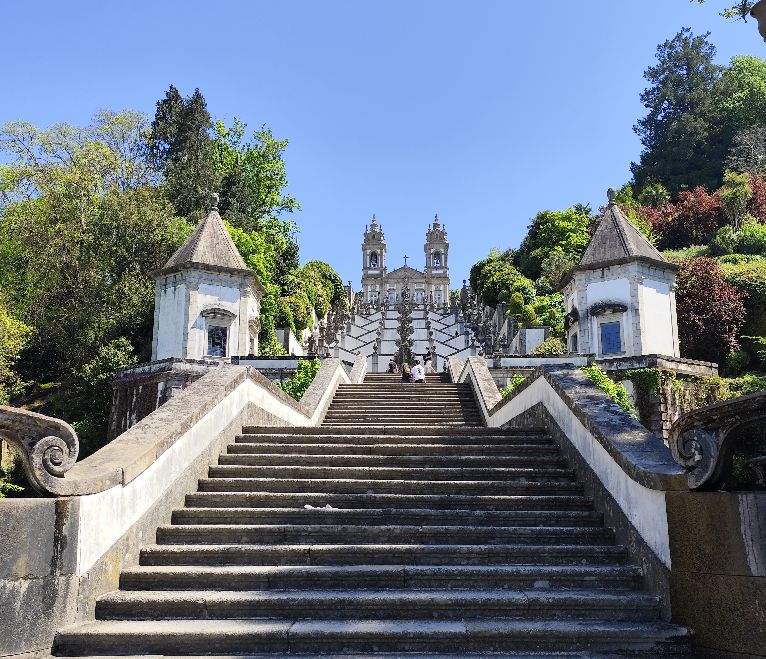 NorthwanderTour's tweet photo. Discover the stunning Bom Jesus do Monte in Braga with NorthWander Tours! Climb the iconic stairs, admire the views, and experience the soul of northern Portugal.
#VisitBraga #NorthWanderTours #Portugal #BomJesus https://t.co/9Oi2wT71Li