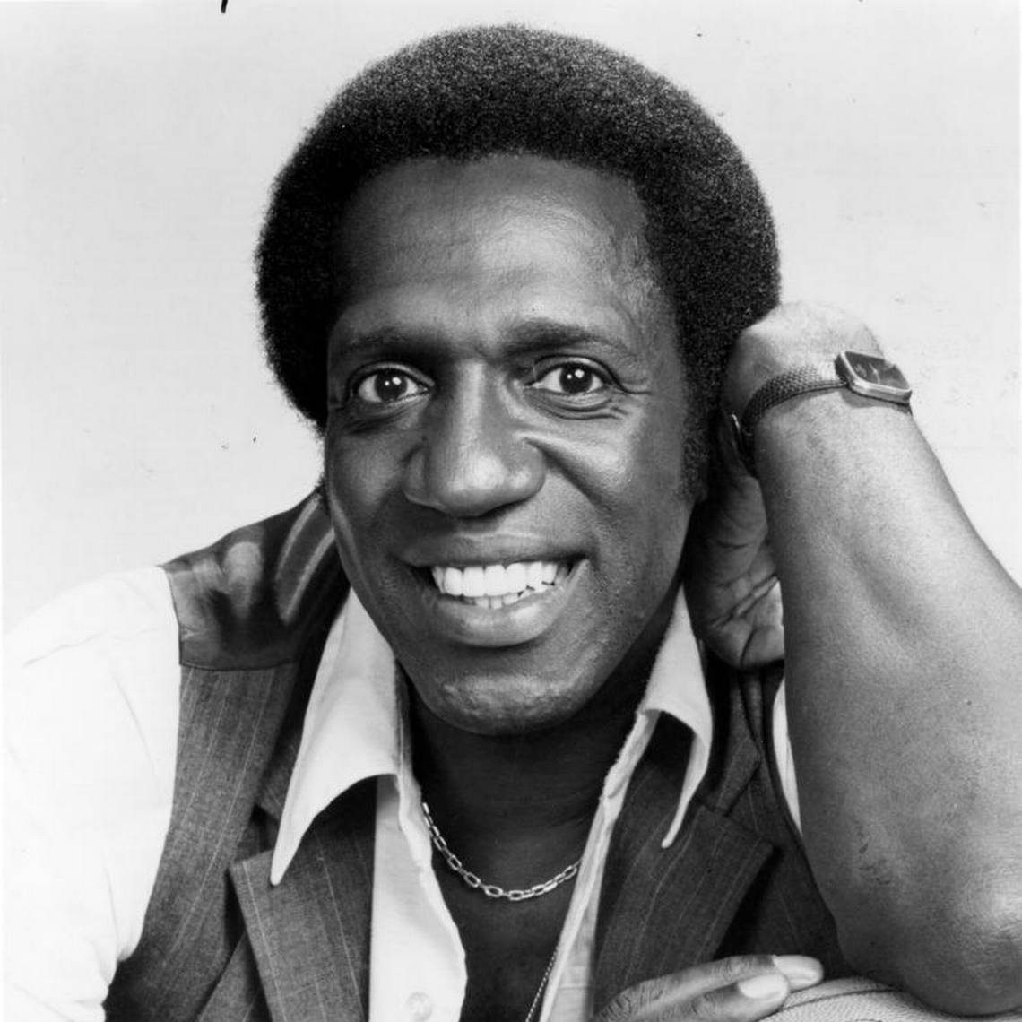 When he was 11 years old, Lemon's life changed forever when he saw a newsreel at the Ritz Theatre about the Harlem Globetrotters. He was mesmerized by their magical dribbling, passing, and dancing: "I knew I wanted to be on that team." 🧵/2