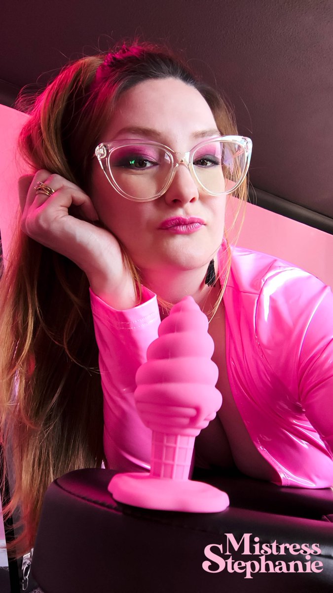 Imagine you're my frilled up sissy bitch, locked in chastity, pink bra and panties on and sucking a copious amount of cock all whilst being plugged up with the cutest butt plug ever! How would that make you feel? 
It could be you Georgie 😉🩷