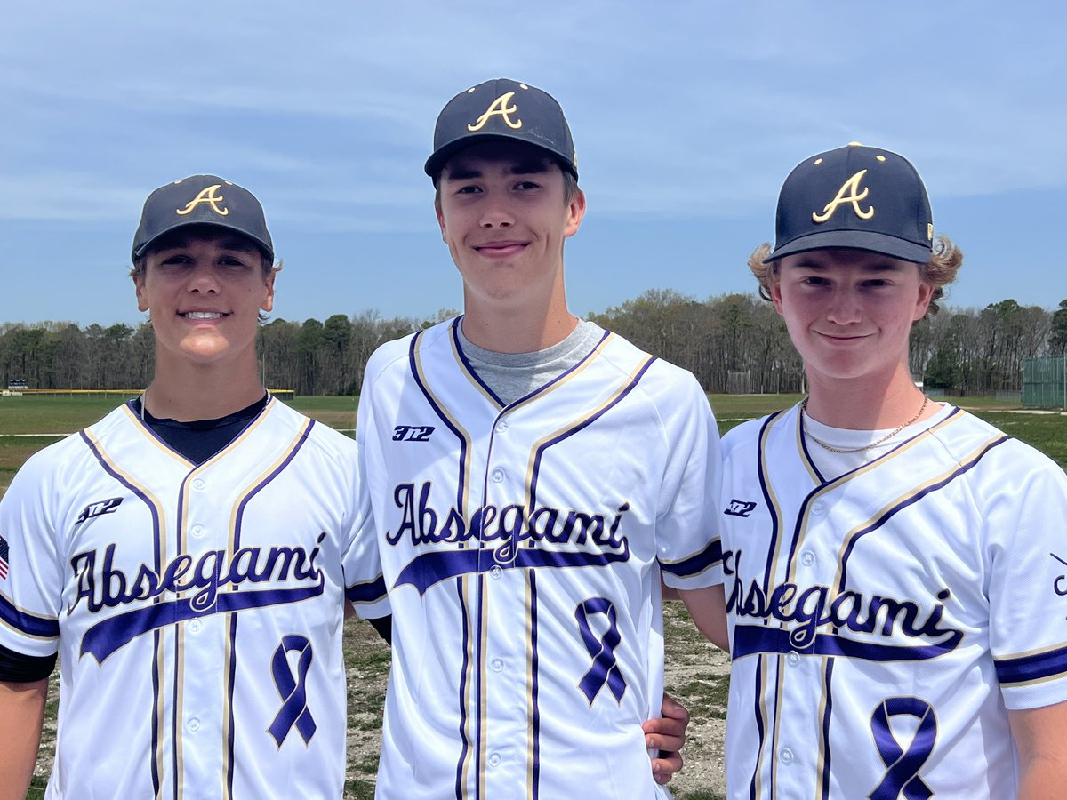 At the end of 3, in Margate, defense is flashing some serious leather.    Score remains Gami 2, Overbrook 0.