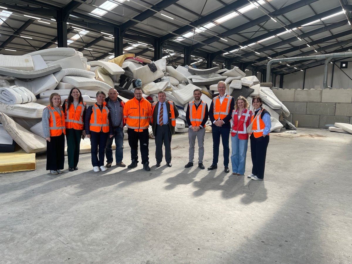 Today, FEAD kicked off its #SleepCircular initiative at RetourMatras in 🇳🇱 to boost mattress recycling in Europe from 20% to 80%!  

Thanks to <a href="/RetourMatras/">RetourMatras</a> &amp; our member DWMA for making this possible. 

 Learn more 👉 bit.ly/3YMfvzK