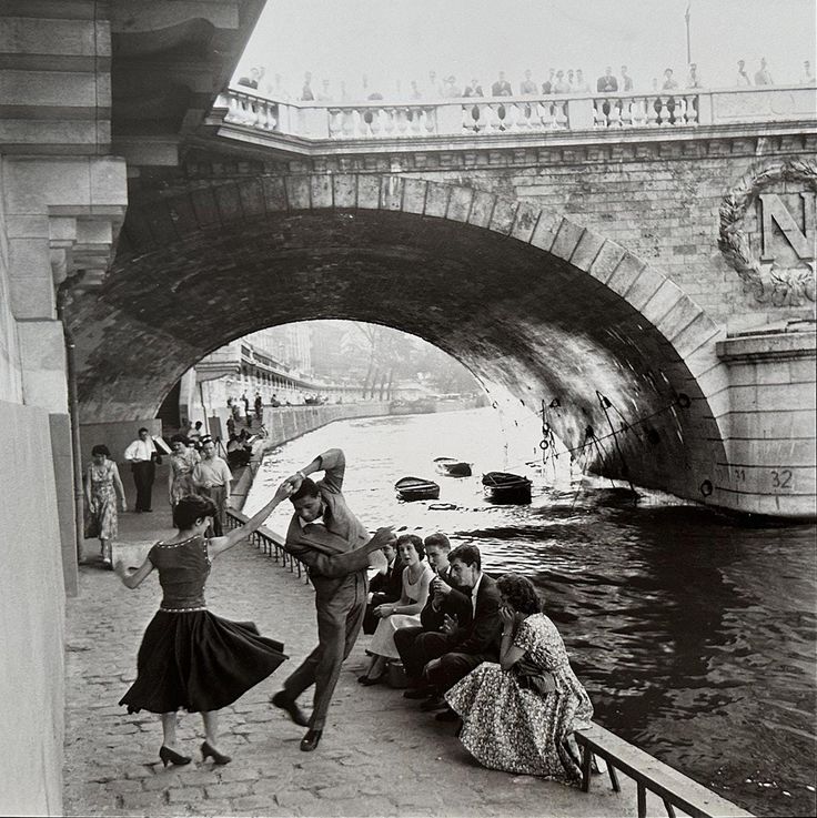 People who add vs. people who subtract

There are two types of people:

1. Those who add to life (net result)
2. Those who subtract or extract from life (net result)

These are also the only two ways to get rich: By adding to people's lives (and them rewarding you for it) or by