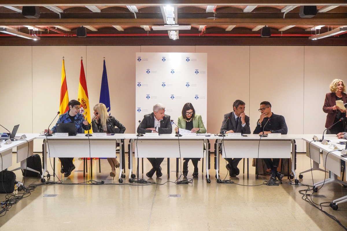 🚔La coordinació policial fa baixar un 8,4% els fets delictius a #Esplugues el darrer trimestre.

🎙️La consellera d'Interior, <a href="/nuriaparlon/">Parlon #apeudecarrer #interioriseguretatpública</a>, ha fet una visita institucional al nostre Ajuntament.

ℹ️esplugues.cat/usj5