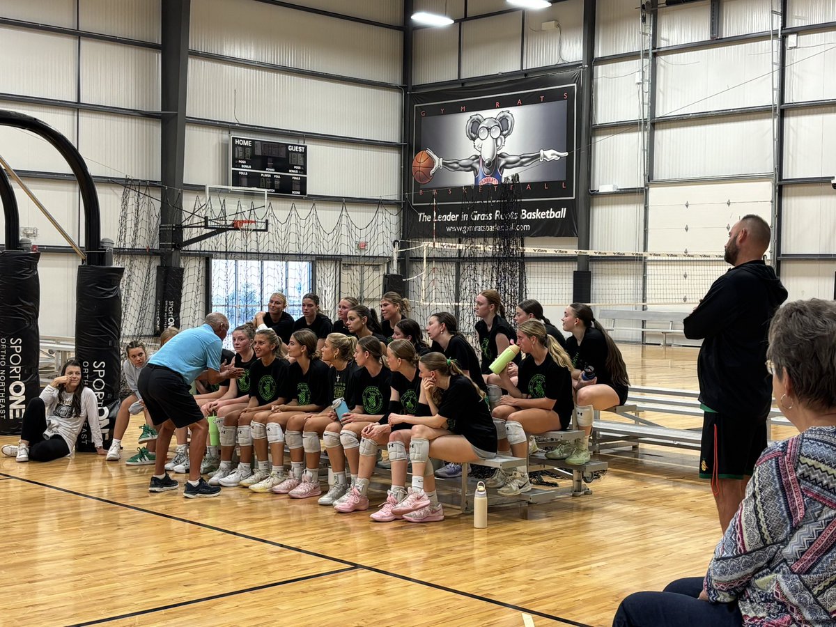 Thank you to the Legendary Hall-of-Famer Arnie Ball for stopping by training last night to speak to our 16s and 17s. Incredible insight and incredible wisdom was shared. We all can become more just by listening to him. Thank you, Coach! 🏐