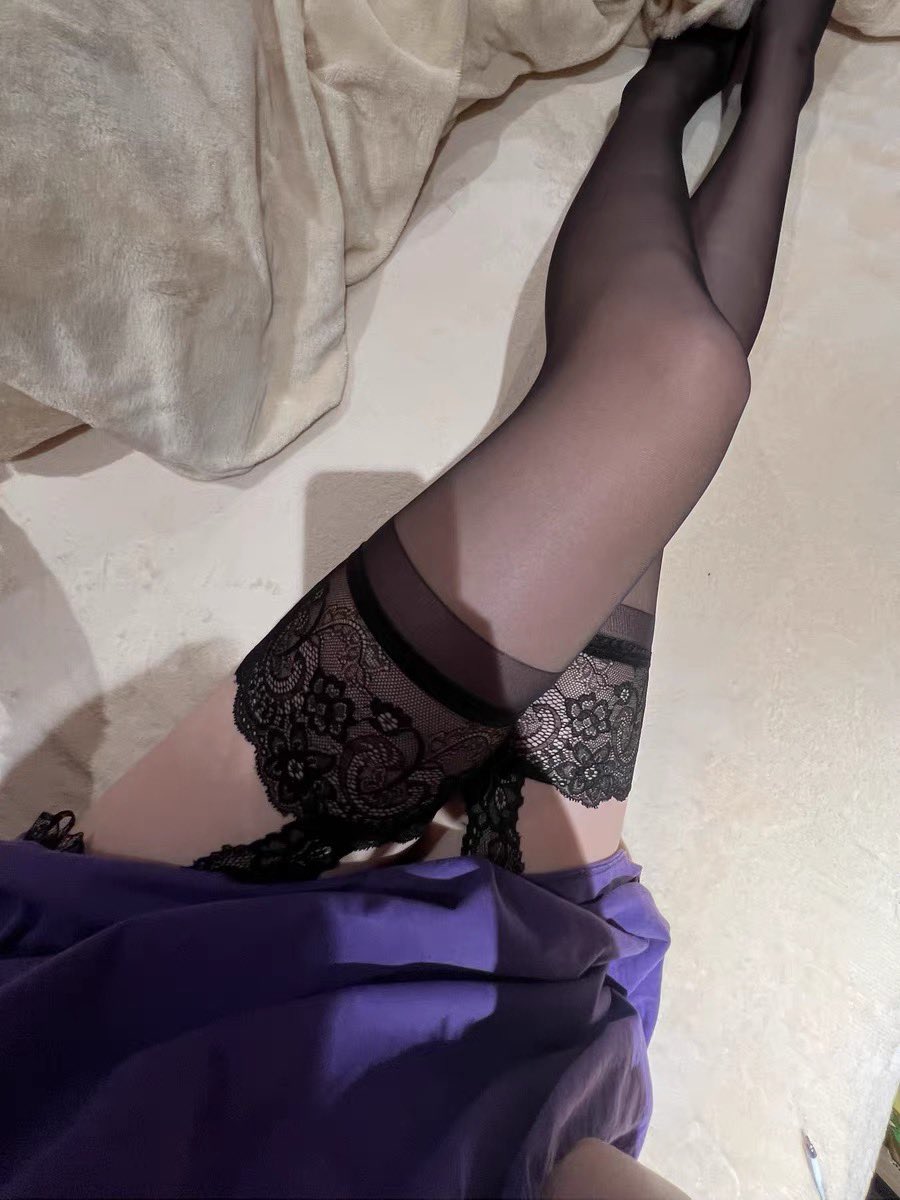 Melaaa999's tweet photo. 黑or白😋 
五一躲相親，谁能出来线下玩ntr啊 #ntr #绿帽男友 #女m https://t.co/8bZm2DZrqK