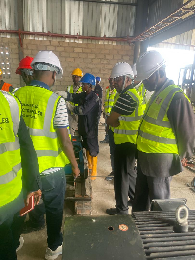 Ce vendredi, DG/ABER <a href="/eric_muganwa/">MSc Ir. Eric MPAYIMANA</a> a accompagné la délégat° d la Présidence et d la Direct° Gnle d l'Energie  lors d la visite d Musumba Steel pr évaluer la qlté des poteaux en béton armé produits ds le cadre d projet Electric Poles pr l'électrificat°.@minergiemine1 ,<a href="/NtareHouse/">Ntare Rushatsi House</a>
