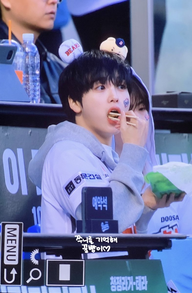 250425 두산 야구 preview

ㄱㅇㅇ....🫶🏻🫶🏻

#형준 #크래비티 #HYEONGJUN #CRAVITY