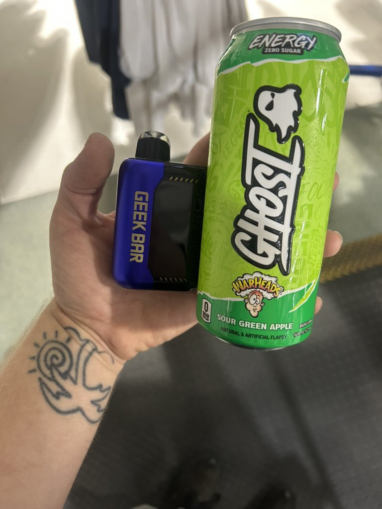 pissgasm432's tweet photo. The green apple heart stopper and the blueberry lung collapser fo today https://t.co/5ReOCC02Ya