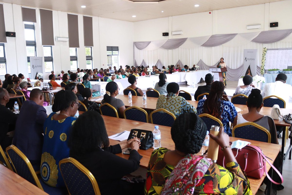 MUHAZI YACU (@muhaziyacu) on Twitter photo Kuri uyu wa Gatanu, Abanyamuryango ba Unity Club Intwararumuri <a href="/UnityClubRw/">Unity Club</a>, Ubuyobozi bw’Akarere ka Bugesera n’abafatanyabikorwa, bifatanyije n'Ababyeyi b'Intwaza baba mu rugo rw'Impinganzima rwa Bugesera mu gikorwa cyo kwibuka ku nshuro ya 31 Jenoside yakorewe Abatutsi mu 1994, Kuri uyu wa Gatanu, Abanyamuryango ba Unity Club Intwararumuri <a href="/UnityClubRw/">Unity Club</a>, Ubuyobozi bw’Akarere ka Bugesera n’abafatanyabikorwa, bifatanyije n'Ababyeyi b'Intwaza baba mu rugo rw'Impinganzima rwa Bugesera mu gikorwa cyo kwibuka ku nshuro ya 31 Jenoside yakorewe Abatutsi mu 1994,