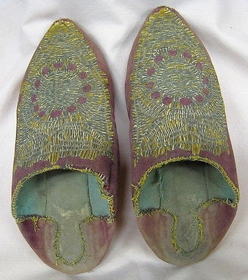 MounaNaceri's tweet photo. Vintage #MoroccanSherbil or slippers, w/ gold thread embroidery #NtaaFassi, 1960's.🇲🇦✨ https://t.co/rI13NZNDeu