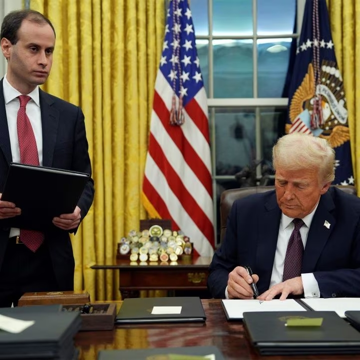 karlmehta's tweet photo. President Trump just executed the most radical shakeup of U.S. education in decades.

AI training is officially coming to classrooms nationwide.

How will this affect students, parents, and the workforce?

Here's what’s really at stake—and why it matters more than you think: 🧵 https://t.co/CkOLwioOP1