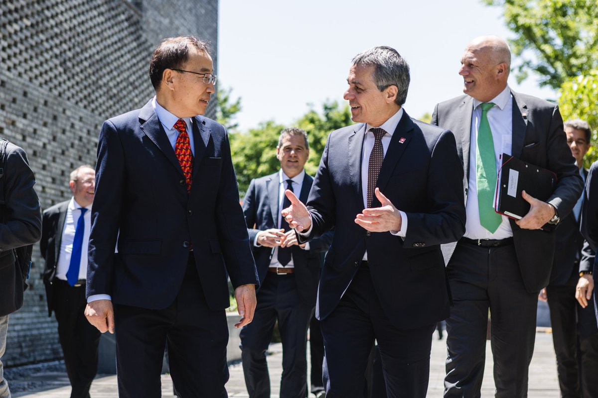 Embassy of Switzerland in China (@swissembchina) on Twitter photo FM <a href="/ignaziocassis/">Ignazio Cassis</a> arrived in Shanghai today and visited @Schindlergroup. As early as 1980, Schindler became the 1st Western industrial company to establish a joint venture in🇨🇳, a pioneer of🇨🇭🇨🇳 economic cooperation, and continues to innovate in elevator & escalator technologies. FM <a href="/ignaziocassis/">Ignazio Cassis</a> arrived in Shanghai today and visited @Schindlergroup. As early as 1980, Schindler became the 1st Western industrial company to establish a joint venture in🇨🇳, a pioneer of🇨🇭🇨🇳 economic cooperation, and continues to innovate in elevator & escalator technologies.