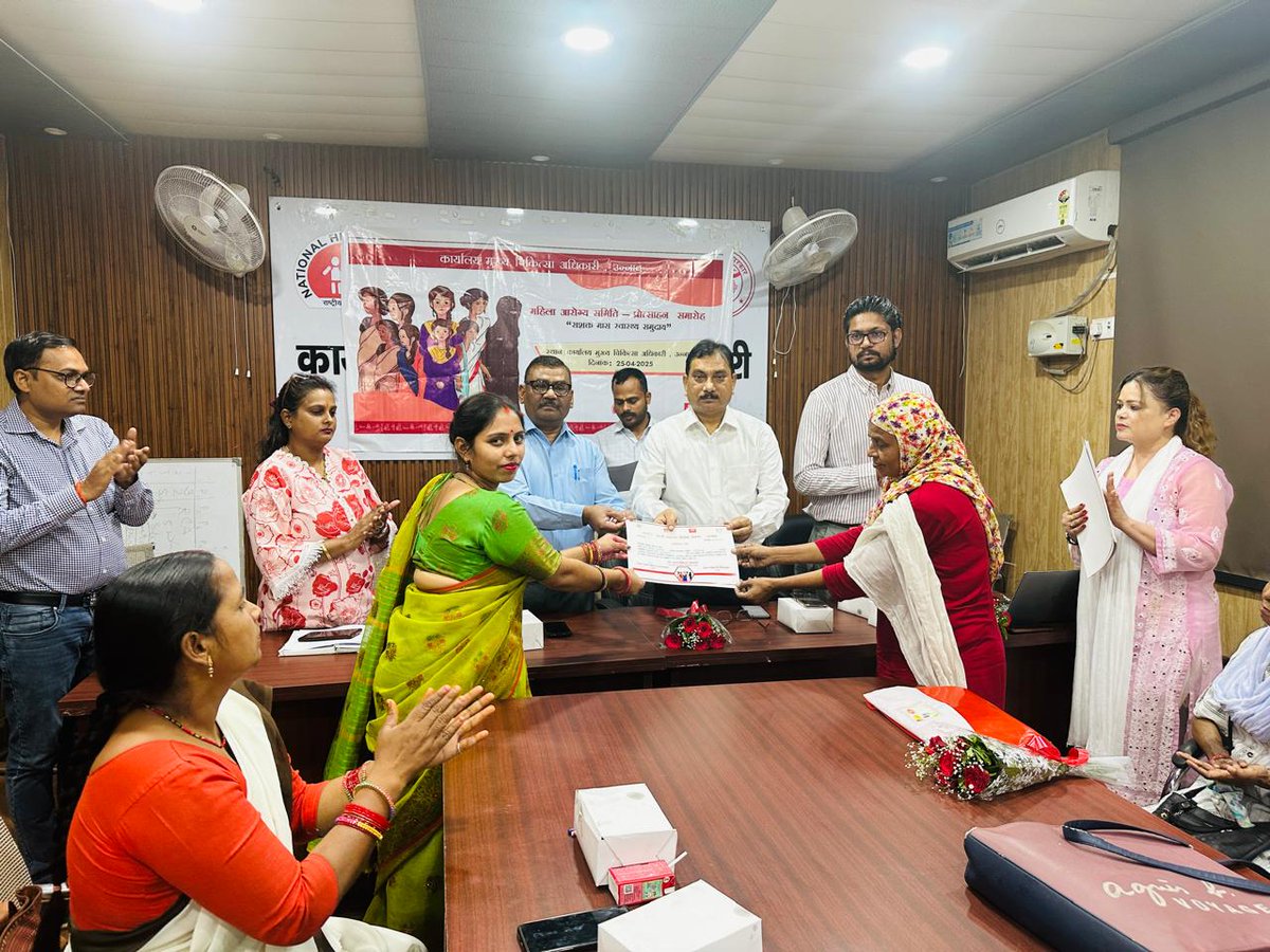 CMO कार्यालय में JSI व PSI INDIA के सहयोग से MAS RewardMechanism कार्यशाला आयोजित हुई। महिला आरोग्य समितियों की अध्यक्ष/सचिव को उत्कृष्ट कार्य के लिए सम्मानित किया गया ।
CMO डॉ हरिनंदन प्रसाद ने ज़ीरो डोज़ बच्चों को चिन्हित कर टीकाकरण में सहयोग की अपील कीl
#Immunization #MAS