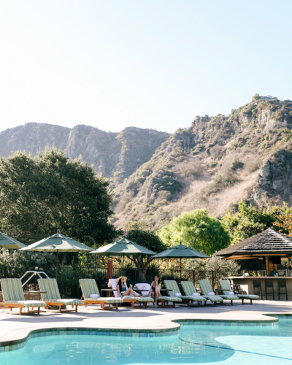 🌿 The Ranch at Laguna Beach, California
Glass to grass? Yes.

The Ranch at Laguna Beach turns bottles into sand for its golf course, conserves 21M gallons of water/year &amp; partners for marine restoration.

Luxury with purpose.#StayBeyondGreen #EarthWeek #LagunaBeach