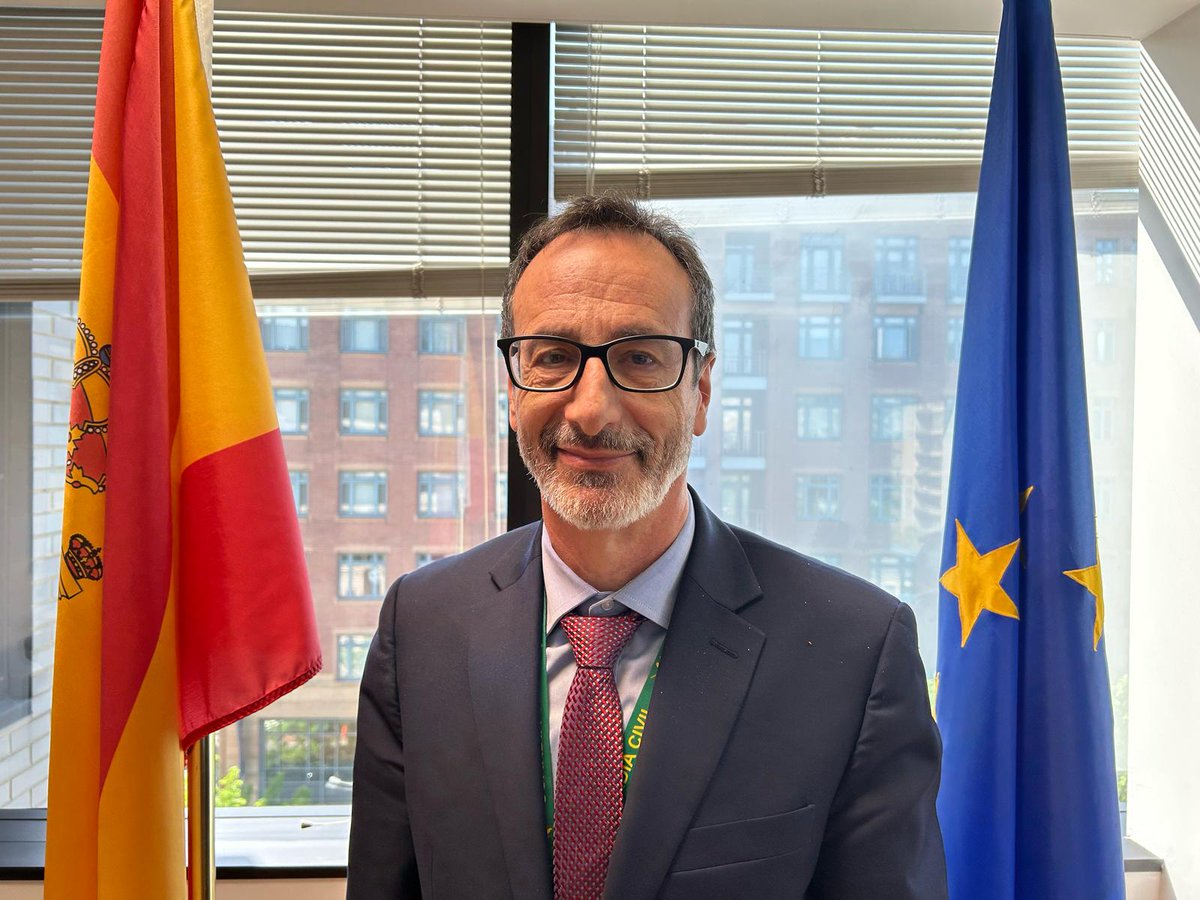 ¡Felicidades al Dr. Jesús Fernández González!
Recibe el Honorary Fellows Award 2025 de <a href="/AATSPglobal/">AATSP</a> por su labor excepcional en la promoción del español y el multilingüismo en EEUU y Canadá.
Su contribución ha sido notable.
#SpainEdOffice #AcciónEducativaExterior #SpainInTheUSA