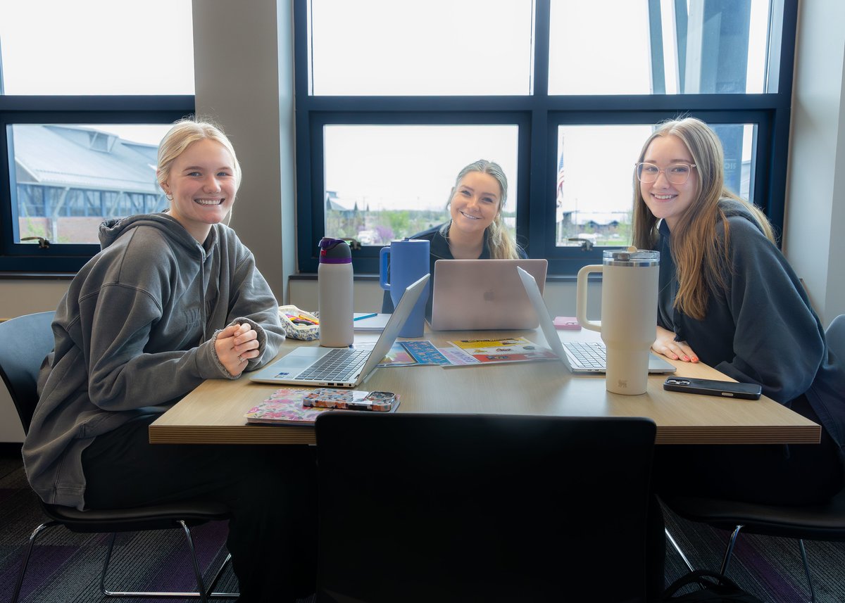 Support our #HeartlandHawks and celebrate Community College month by investing your time, talent, or treasure during our Day of Giving. 💙 Invest in the Nest: p2p.onecause.com/hccgivingday-2…