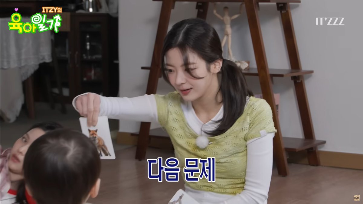 pjg920's tweet image. #ITZZZ #ITㅋㅋㅋ #ITZY의육아일기
지수가 너무나 아이들을 잘 돌보는 모습이 제일 기억에 남네요! 아무래도 멤버들 중에서 유일한 첫 째여서 그런지 아이들하고 같이 있을 때 남다르네요! 멤버들끼리만 있을 때는 항상 말랑콩떡이여서 몰랐는데 이번 기회에 새로 알게 된 모습이 너무 좋네요!