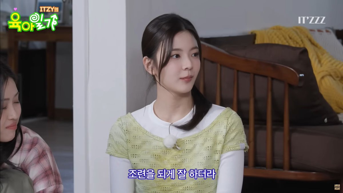 pjg920's tweet image. #ITZZZ #ITㅋㅋㅋ #ITZY의육아일기
지수가 너무나 아이들을 잘 돌보는 모습이 제일 기억에 남네요! 아무래도 멤버들 중에서 유일한 첫 째여서 그런지 아이들하고 같이 있을 때 남다르네요! 멤버들끼리만 있을 때는 항상 말랑콩떡이여서 몰랐는데 이번 기회에 새로 알게 된 모습이 너무 좋네요!