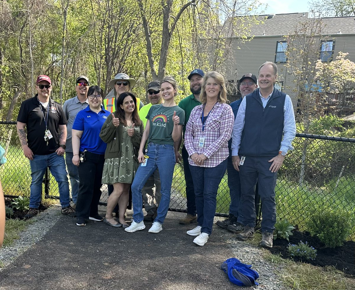 Kimberly Petralia (@kimberlyp_cty) on Twitter photo Countryside and VDOT partnered to celebrate Earth Day. Ten students were selected to help plant iris bulbs and spread mulch near the new path. When the plants bloom, they will be in Countryside colors 💙💛🐾 <a href="/CountrysideElem/">CTY@LCPS</a> <a href="/VaDOTNOVA/">VDOT Northern VA</a> <a href="/TMGConstruction/">TMG Construction</a> Countryside and VDOT partnered to celebrate Earth Day. Ten students were selected to help plant iris bulbs and spread mulch near the new path. When the plants bloom, they will be in Countryside colors 💙💛🐾 <a href="/CountrysideElem/">CTY@LCPS</a> <a href="/VaDOTNOVA/">VDOT Northern VA</a> <a href="/TMGConstruction/">TMG Construction</a>