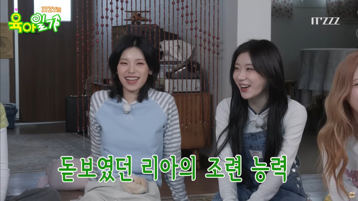 pjg920's tweet image. #ITZZZ #ITㅋㅋㅋ #ITZY의육아일기
지수가 너무나 아이들을 잘 돌보는 모습이 제일 기억에 남네요! 아무래도 멤버들 중에서 유일한 첫 째여서 그런지 아이들하고 같이 있을 때 남다르네요! 멤버들끼리만 있을 때는 항상 말랑콩떡이여서 몰랐는데 이번 기회에 새로 알게 된 모습이 너무 좋네요!