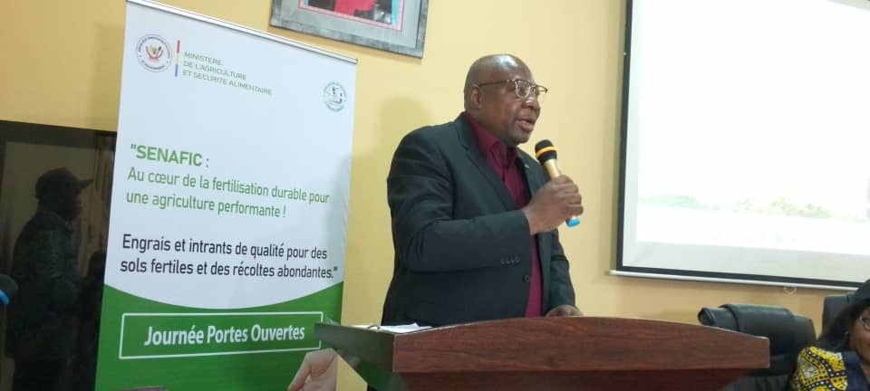 acprdcongo's tweet photo. #RDC : "En tant que service national des fertilisants et intrants connexes (#Senafic), nous sommes venus pour lancer un message sur l'existence d'un laboratoire dénommé +Unité de production d'inoculum pour les légumineuses (#UPIL)+ qui répond aux normes en matière de personnel, d'équipements et de matériels pour garantir le commerce et la sécurité alimentaire. Car, si vous voulez que l'agriculture de demain soit celle qui relève le défi du développement, il faut appuyer ou financer le laboratoire. Cette journée est une journée de réflexion et de partage sur la culture du soja, qui est considérée comme une culture d'espoir", a déclaré Damas Mamba Mamba, secrétaire général au ministère de l'Agriculture, dans son discours de lancement de la journée porte ouverte, sous le thème : "Les légumineuses, un atout pour la diversité et la durabilité des systèmes agroalimentaires", organisée vendredi à #Kinshasa, capitale de la République démocratique du Congo.
Découvrez d'autres informations sur notre site web : https://t.co/tGEWJ2Bgzn