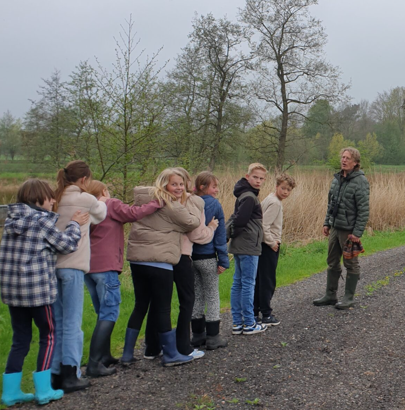 IVN Natuureducatie heeft een lespakket ontwikkeld om leerlingen van de basisscholen (groep (6), 7, 8) in het gebied van Groeningen meer met de natuur te verbinden. Eén school in <a href="/GemWkwartier/">Gemeente Westerkwartier</a> ging het lespakket testen en op excursie!
groeningen.nu/ivn-lespakket-…
<a href="/IVNRegioNoord/">IVN Regio Noord</a> #jeugd