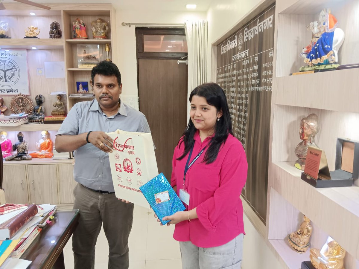 dmsid1's tweet photo. ग्राम हंसुड़ी औसानपुर में कार्बन क्रेडिट पहल के अध्ययन के हिस्से के रूप में, असम, चंडीगढ़,दिल्ली,केरल,राजस्थान,उत्तराखंड, उ0प्र0 के एम.ए.पब्लिक एडमिनिस्ट्रेशन के छात्रों की राजीव गांधी राष्ट्रीय युवा विकास संस्थान (आरजीएनआईवाईडी) की टीम एवं डॉ. के.गिरीसन से भेट किया। @CMOfficeUP https://t.co/in4lZPrk7V