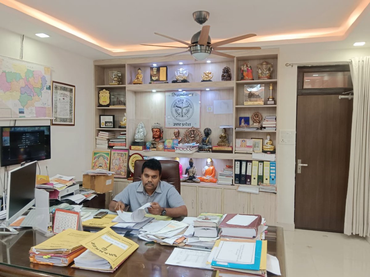 dmsid1's tweet photo. ग्राम हंसुड़ी औसानपुर में कार्बन क्रेडिट पहल के अध्ययन के हिस्से के रूप में, असम, चंडीगढ़,दिल्ली,केरल,राजस्थान,उत्तराखंड, उ0प्र0 के एम.ए.पब्लिक एडमिनिस्ट्रेशन के छात्रों की राजीव गांधी राष्ट्रीय युवा विकास संस्थान (आरजीएनआईवाईडी) की टीम एवं डॉ. के.गिरीसन से भेट किया। @CMOfficeUP https://t.co/in4lZPrk7V