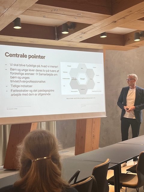 Andreas Rasch (@andrrugh) on Twitter photo Human First er et forskningsprojekt mellem sundhedsområdet i VIA, AU, Region Midt og 19 kommuner. Der har været fokus på det hele ugen. Glad for at kunne bidrage til sporet omkring børn og unges trivsel. <a href="/VIAuniversity/">VIA University College</a> <a href="/DanskeProf/">Danske Professionshøjskoler</a> #uddpol <a href="/ChristinaEgelun/">Christina Egelund</a> Human First er et forskningsprojekt mellem sundhedsområdet i VIA, AU, Region Midt og 19 kommuner. Der har været fokus på det hele ugen. Glad for at kunne bidrage til sporet omkring børn og unges trivsel. <a href="/VIAuniversity/">VIA University College</a> <a href="/DanskeProf/">Danske Professionshøjskoler</a> #uddpol <a href="/ChristinaEgelun/">Christina Egelund</a>