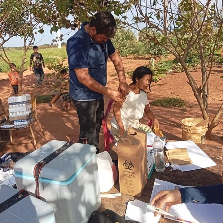 🩺 | Alto Paraná: Salud asiste a familias de comunidad indígena Mbocaya’i en Itakyry

🔸 Un equipo multidisciplinario se trasladó hasta la comunidad Mbocaya’i, ubicada en el distrito de Itakyry, para brindar asistencia médica integral a familias de la comunidad indígena.