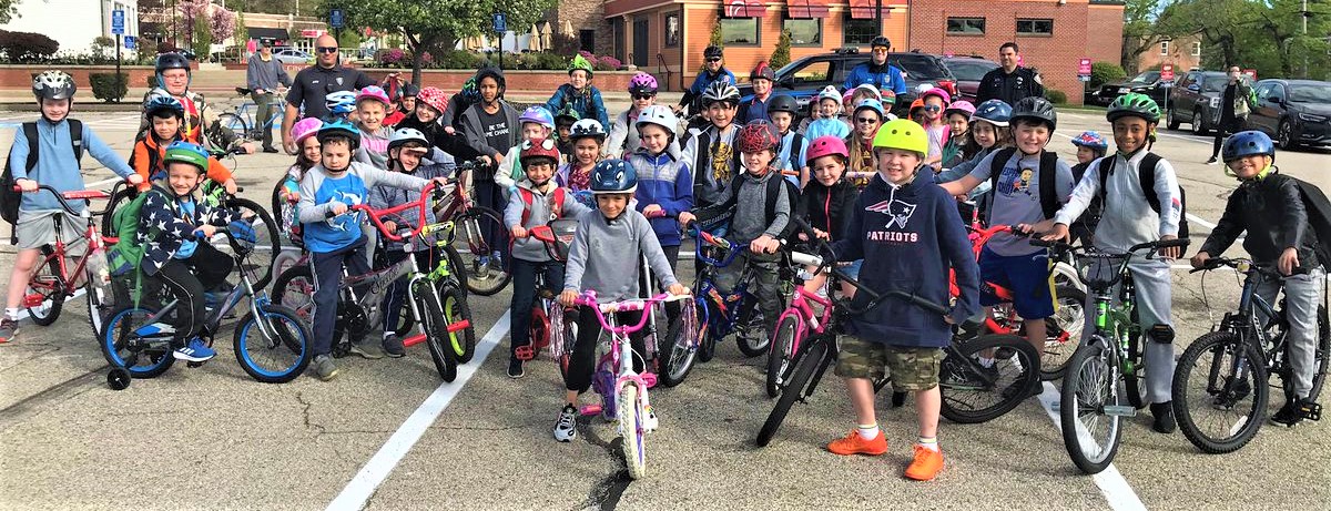 In about a week and a half kids, parents &amp; others will bike &amp; roll their way to school across the US on National #BikeRolltoSchoolDay. Not too late to sign up and plan! We have the resources to register &amp; help you pull together an event: walkbiketoschool.org