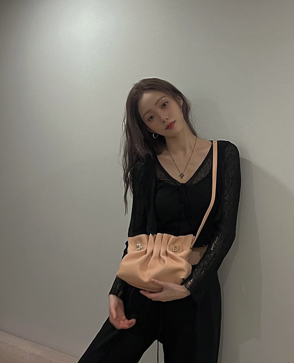 250425  #이성경 인스타

🌸🍦🩷 @ ferragamo 🎀🌷🤍