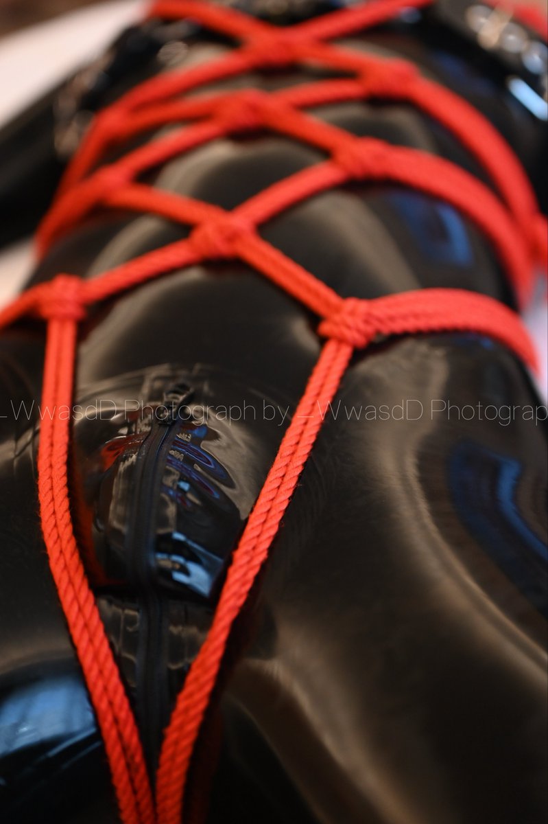 里面🔒着好像更好
#rubber #latex #gay