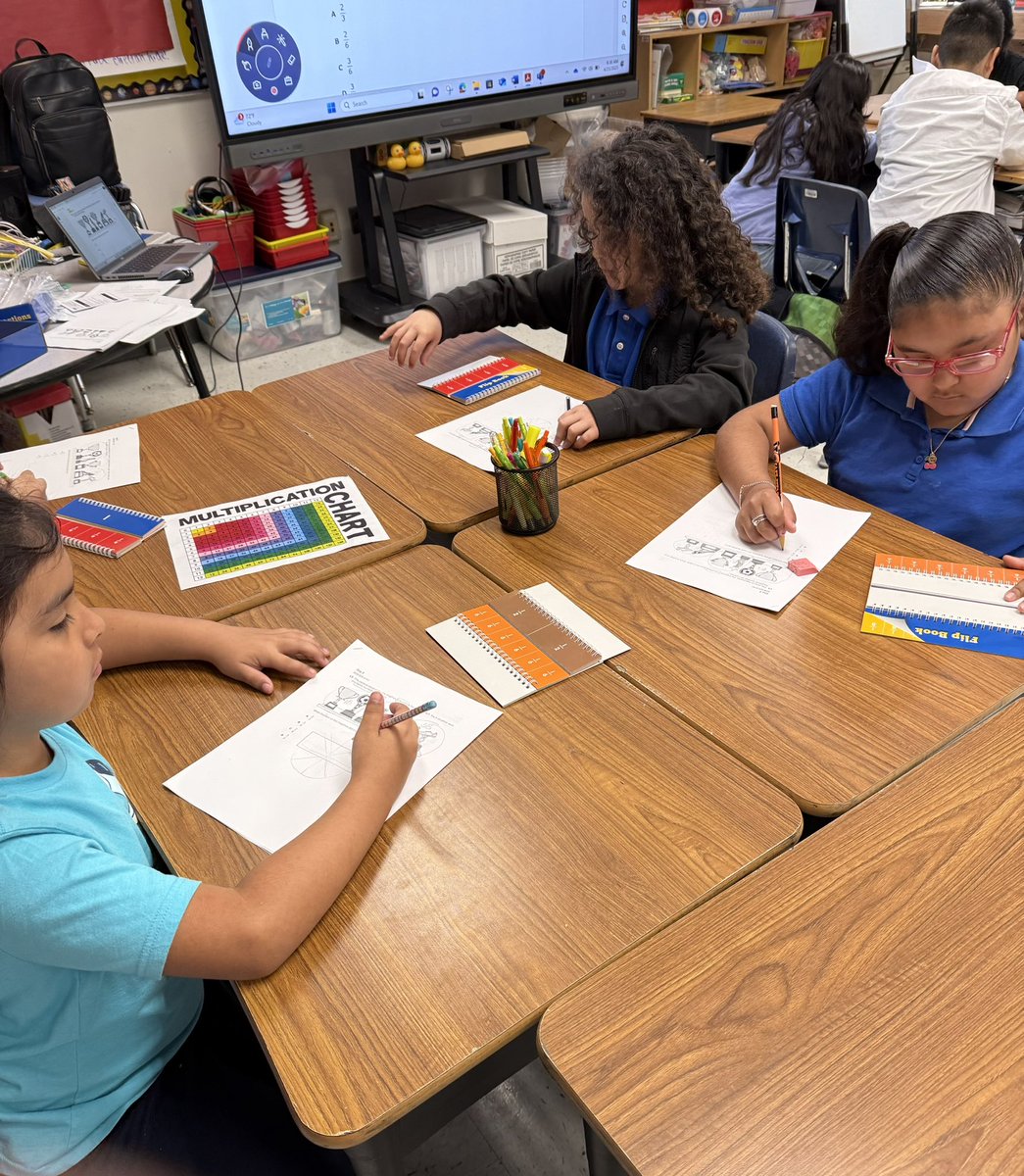 Starting the morning with a fraction review and my heart is full! The dialogue, the models, the thinking—pure magic <a href="/LomaParkES/">Loma Park Elementary</a> today! <a href="/MrsCBarrios/">Claudia Barrios 🦋</a> <a href="/itsmscasias/">Esther Casias</a>