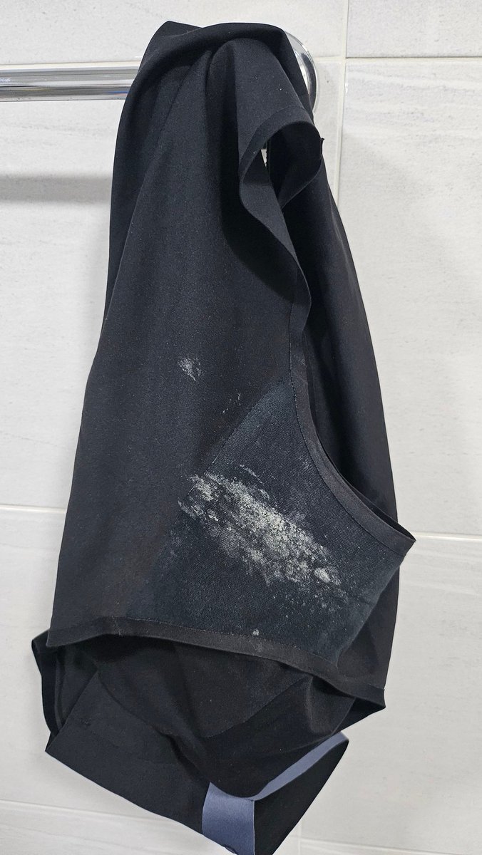 오늘 회사동료들과
2박3일로 여행간 마눌♡
남자가 4명 여자2명인데
그곳에서 짜릿한 경험이 생기기를
무척이나 기대하는 변태남편~
오전에 벗어놓은 이보지냄새 폴폴 나는 빤쓰로 ...

어떻게하면  먹어볼까 눈치살피는 남자동료놈들의 마음을 응원하며
오랫만에 딸딸이나 쳐야겠다ㅜㅜ