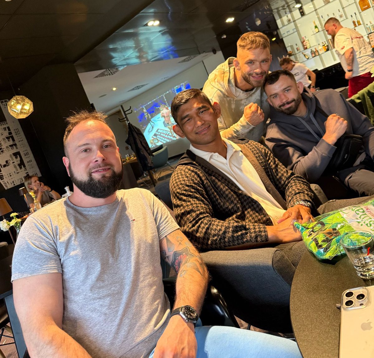 Team w komplecie 💚💪🏻 
.
<a href="/michaliszyn_mma/">Igor</a> <a href="/NiedziuBJJ/">Adam Niedźwiedź</a> 
<a href="/KillCliff_FC/">Kill Cliff FC</a> <a href="/henrihooft/">Henri Hooft</a> <a href="/KSW_MMA/">KSW</a>