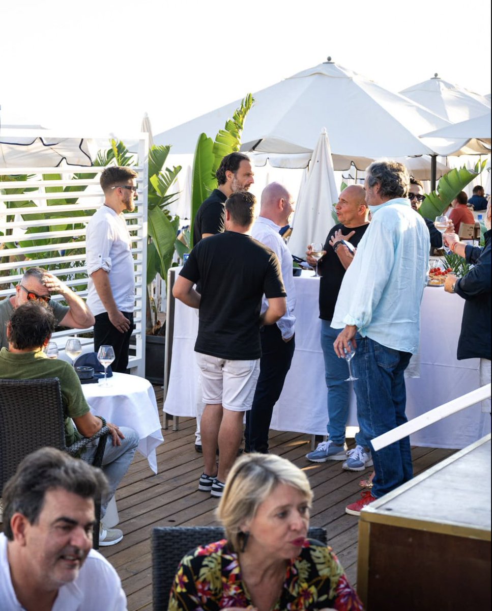 #PlageBeauRivage
Un cadre enchanteur, une équipe de passionnés et des prestations sur-mesure pour chaque instant, du déjeuner ensoleillé aux événements d’exception.
Pour vos évènements privés ou professionnels la Plage Beau Rivage est là pour vous accompagner.