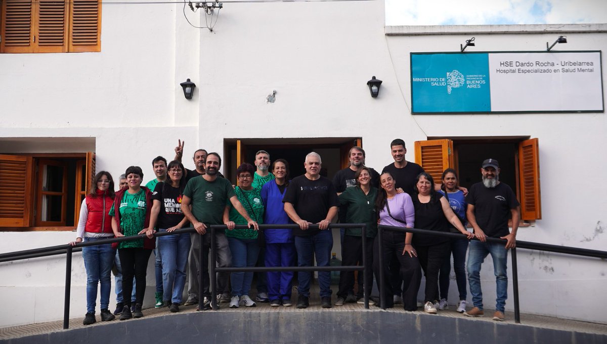 DanielCatalano_'s tweet photo. En la localidad de Uribelarrea visitamos el Hospital de Salud Mental Dr. Dardo Rocha, donde dialogamos con las autoridades y acompañamos a sus trabajadores, que están peleando por el pase a planta permanente y por mejores condiciones de trabajo. Un sector que, gracias a las políticas provinciales de Axel Kicilloff, logró crecer y sigue apostando por una salud mental digna.