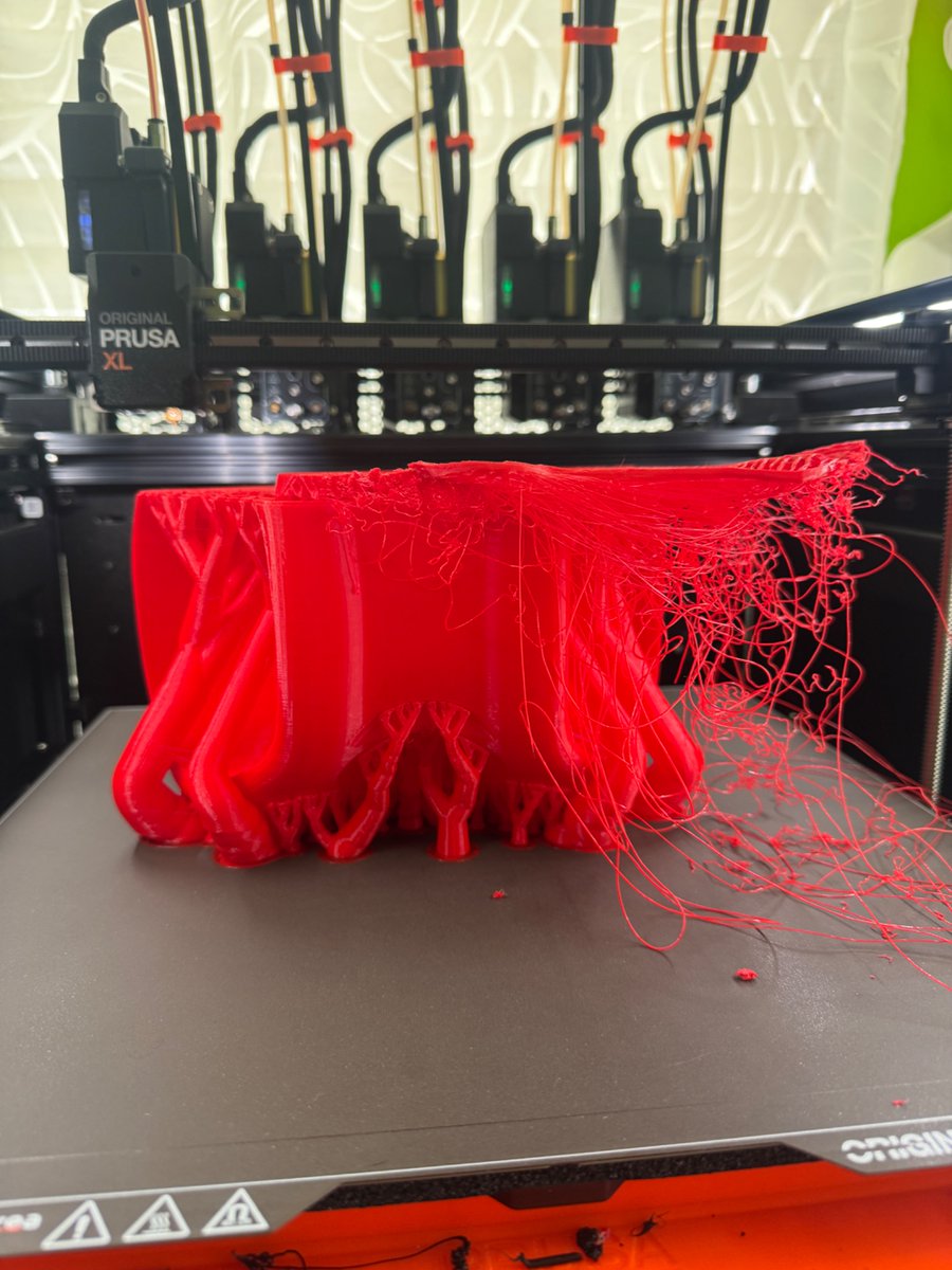 reprinted3D's tweet photo. C’mon, @Prusa3D, what is it about tall prints? First it was the helmet, and now this? That’s half-a-spool of @Polymaker_3D #Polylite PLA wasted! This should NOT be happening!!!😡😡😡 https://t.co/fo8zNZax9O