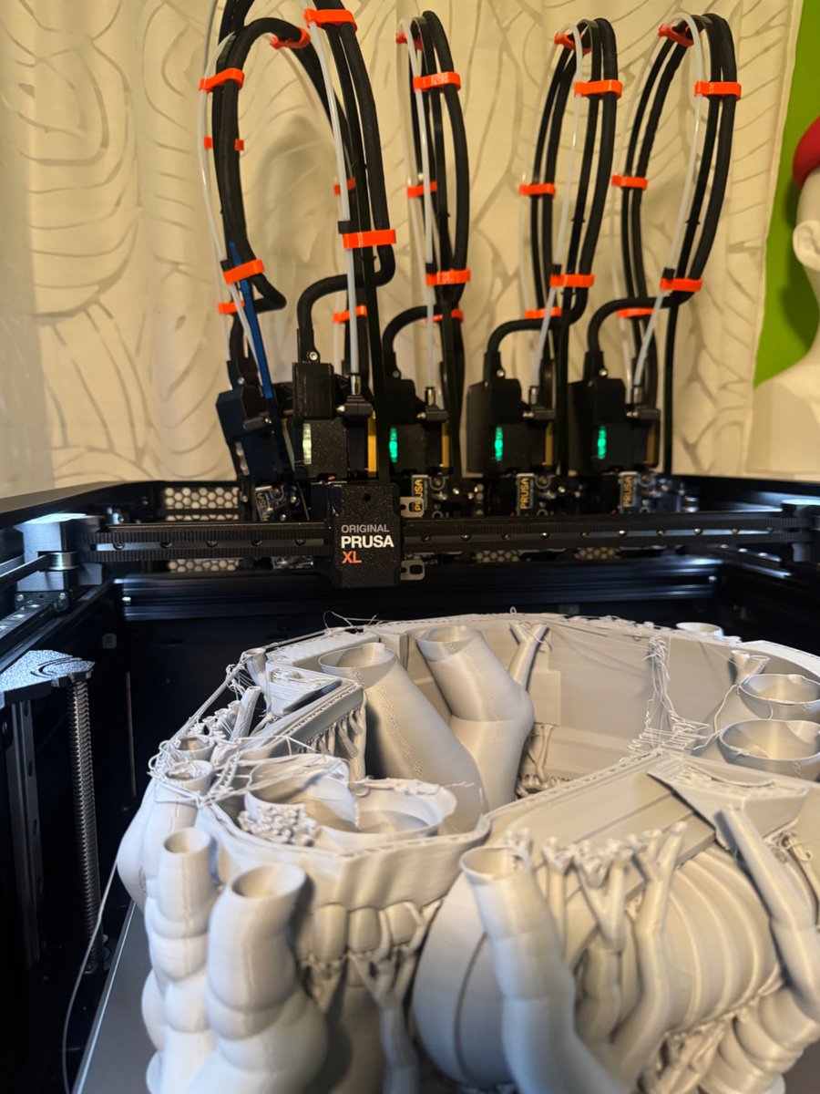 reprinted3D's tweet photo. C’mon, @Prusa3D, what is it about tall prints? First it was the helmet, and now this? That’s half-a-spool of @Polymaker_3D #Polylite PLA wasted! This should NOT be happening!!!😡😡😡 https://t.co/fo8zNZax9O