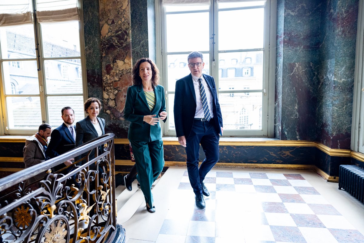 Matignon (@matignon) on Twitter photo Le Premier ministre a reçu Roxana Minzatu, vice-présidente exécutive <a href="/EU_Commission/">European Commission</a>. La mobilité des travailleurs et des étudiants, la coordination des régimes sociaux, les compétences stratégiques (IA, cybersécurité) et le soutien à l’investissement étaient au cœur des échanges. Le Premier ministre a reçu Roxana Minzatu, vice-présidente exécutive <a href="/EU_Commission/">European Commission</a>. La mobilité des travailleurs et des étudiants, la coordination des régimes sociaux, les compétences stratégiques (IA, cybersécurité) et le soutien à l’investissement étaient au cœur des échanges.