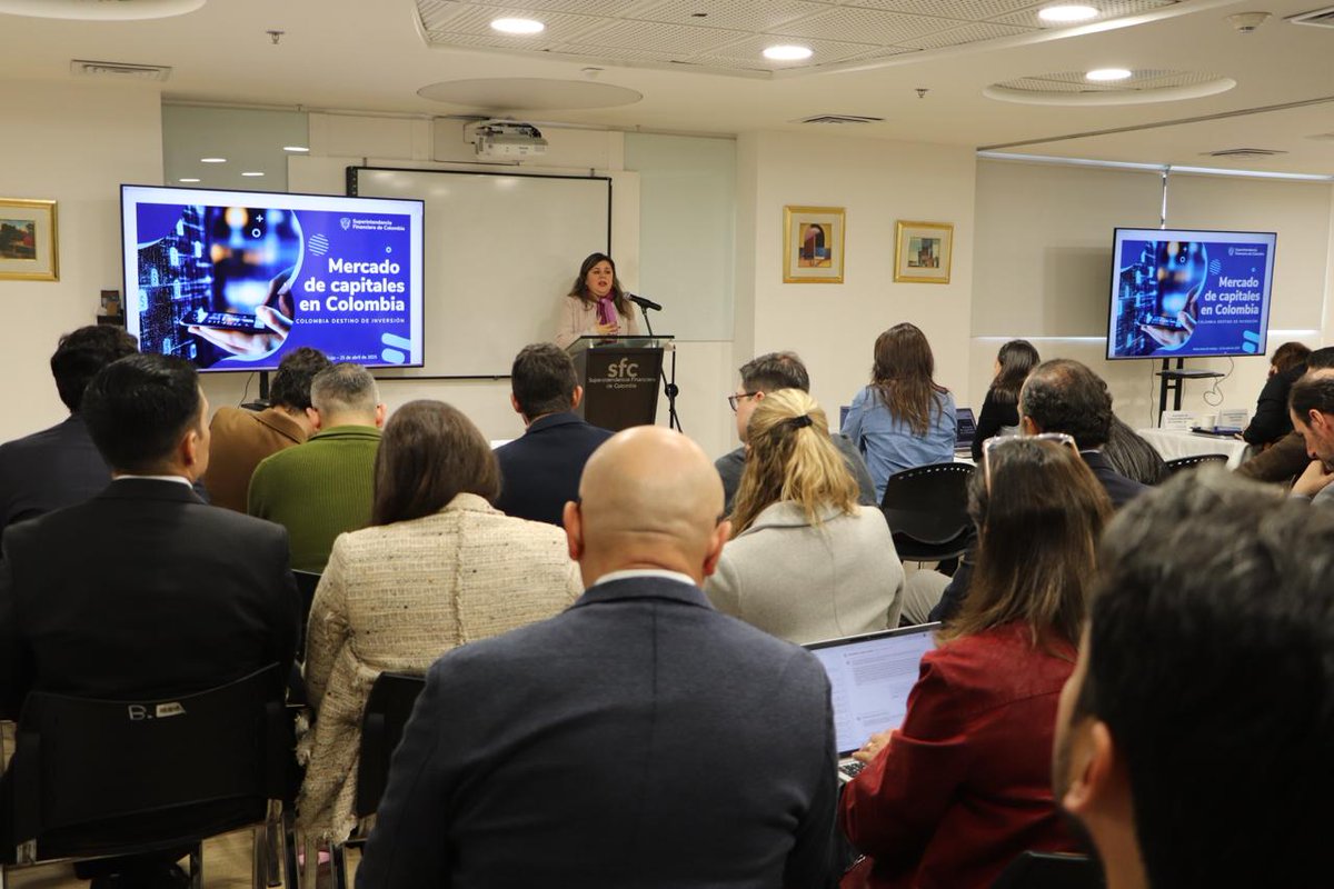 URFCOLOMBIA's tweet photo. @Asobancaria @MinHacienda @Asofiduciarias_ @monica_higuerag @bvcColombia @Asobolsa @BancoRepublica “La #URF continuará realizando mesas de trabajo junto a la @SFCsupervisor para consolidar un proyecto normativo sobre el régimen de OPA, la cual se llevará a aprobación del Consejo Directivo de la Unidad, consulta pública y expedición final”, afirma la subdirectora @MarianaAya. https://t.co/HVlWBT0rin
