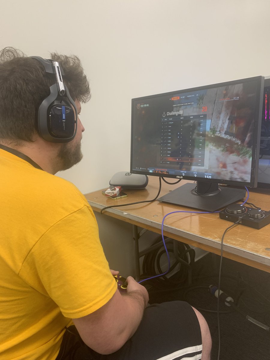 Voici quelques photos de l’équipe de <a href="/PraaX_TL/">PraaX</a> , en direct du Major à Miami !
Un grand moment pour eux et une belle fierté pour nous de pouvoir les soutenir à distance. 🔥
<a href="/PraaX_TL/">PraaX</a>
<a href="/SwearZo/">Eddie</a>
<a href="/Wivenn_/">Wivenn🐳</a>
<a href="/kwKB24/">kwKB24</a>