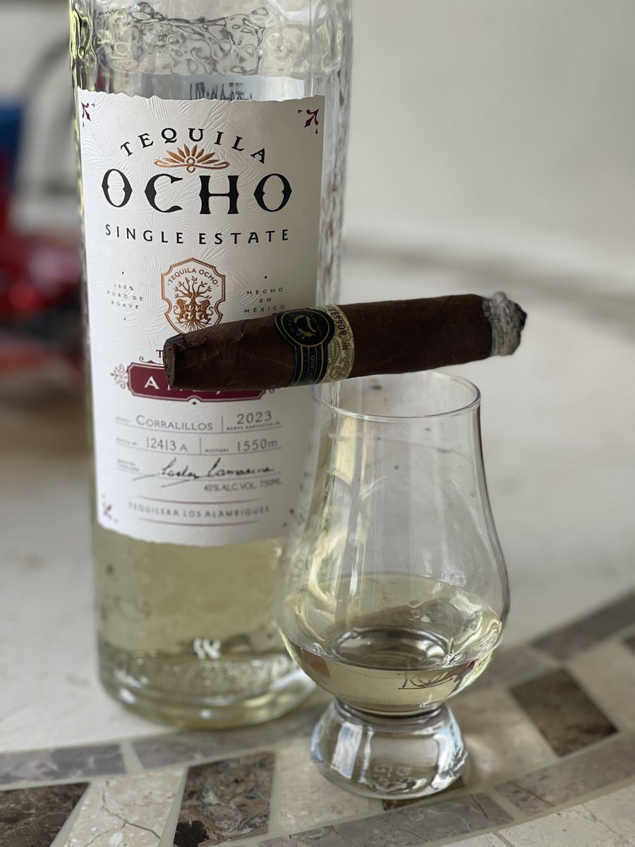 IYKY

Sipping of the best Single Estate Tequilas on the market right now

Paired perfectly with a PB97

Drink and smoke elite

As always 

In fumo veritas 

Drop some pairings below for me to try