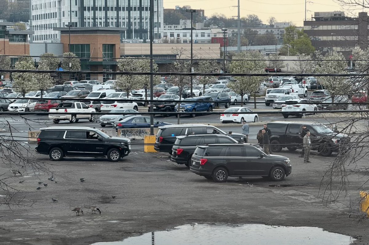 AntiWuCoalition's tweet image. NEW: ICE spotted at Market Basket in Chelsea, MA as rumors of a second massive ICE operation swirls