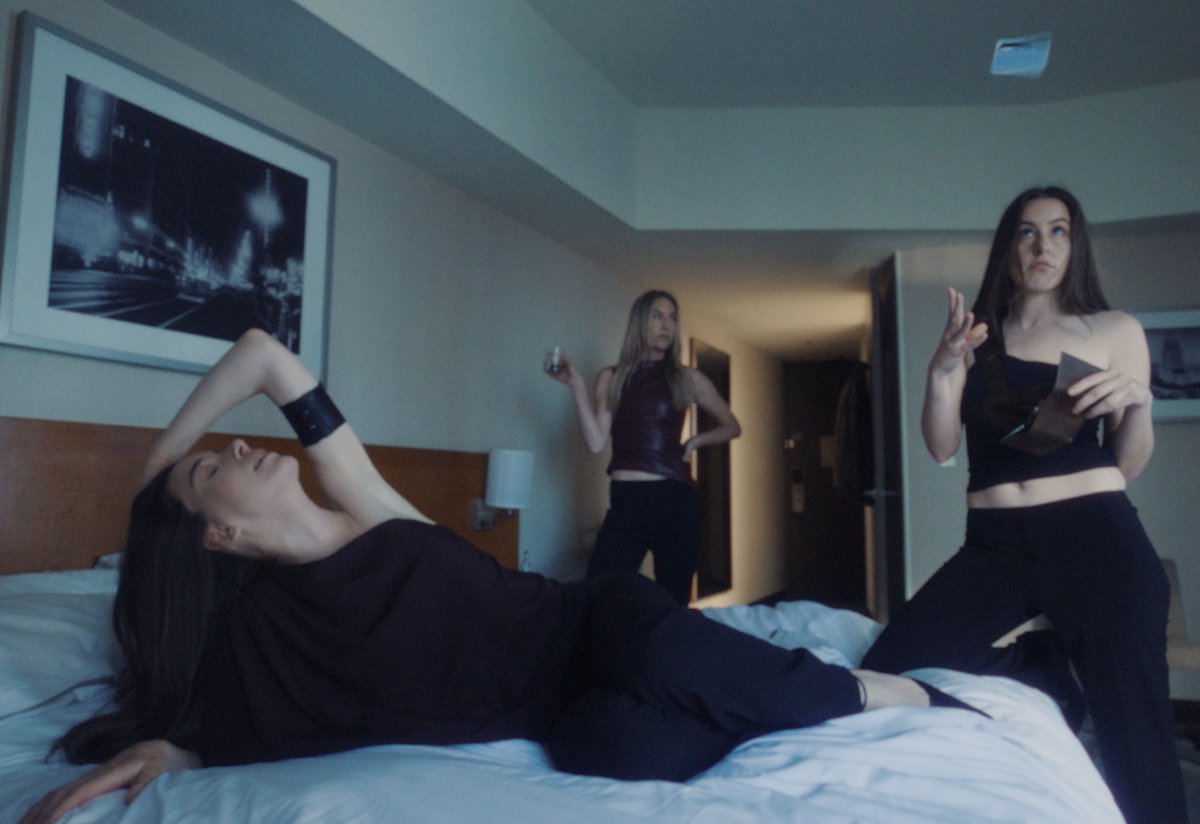 PRETTYBIRDPIC's tweet image. Directors Bradley & Pablo’s music video for @HAIMtheband ‘Down to be Wrong’ is all kinds of right. Watch the full film here: youtube.com/watch?v=tkwCq_…