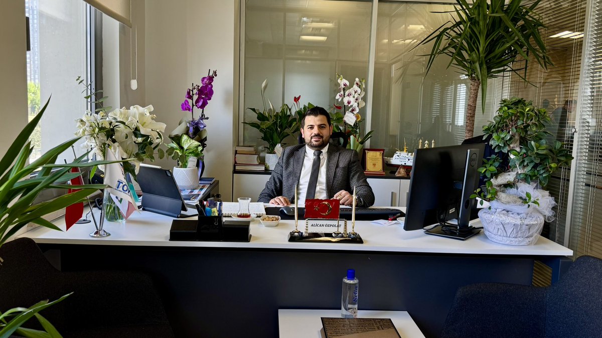 Yeni görevimde, çiçeklerle ve güzel dileklerle yalnız bırakmayan tüm dostlarıma gönülden teşekkür ederim.

Varlığınız güç veriyor, İyi ki varsınız.