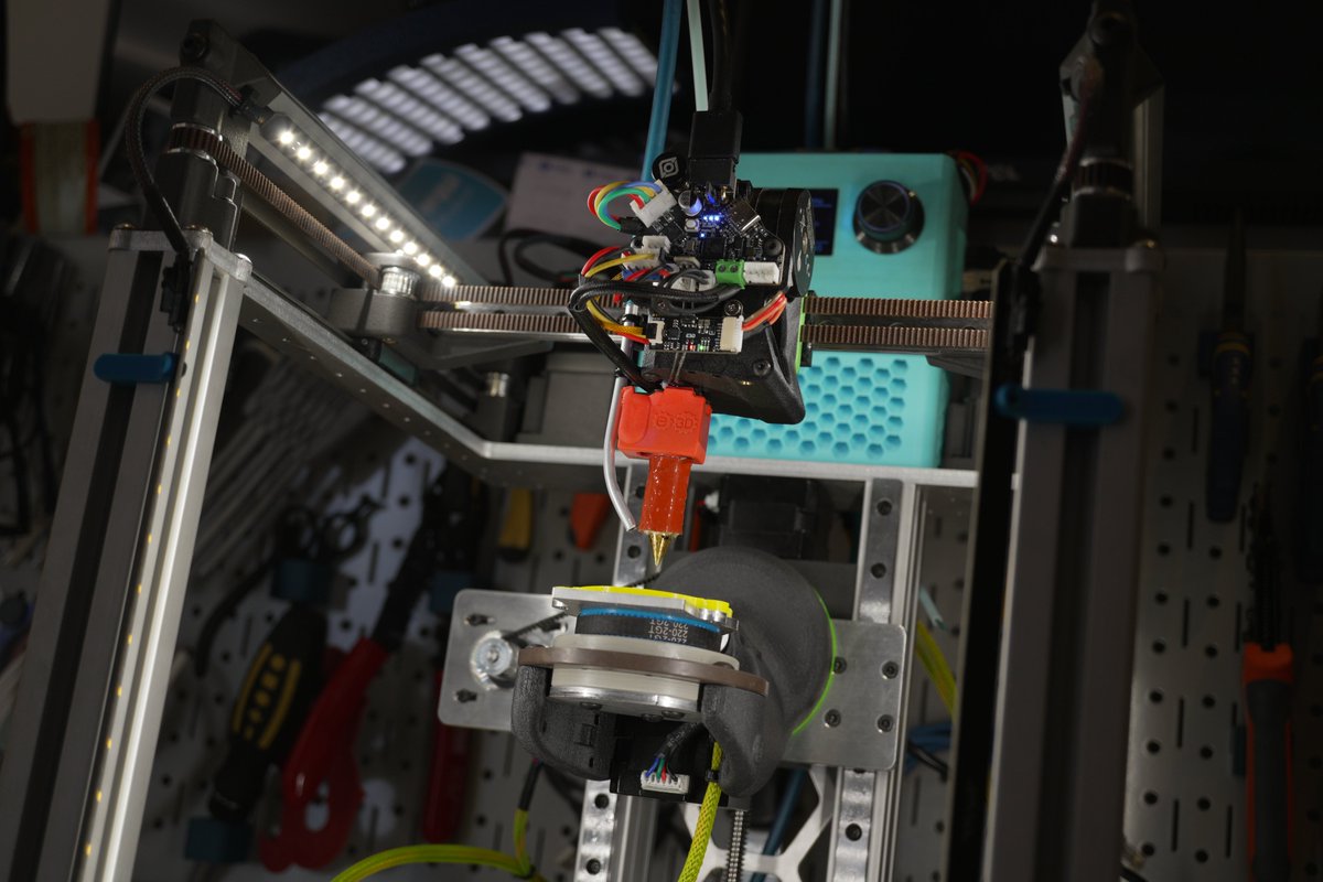 brendonbuilds's tweet photo. We put together a new mod0 focused on reducing the complexity for #open5x experimentation with the @E3DOnline PZ Probe removing the need for the CAN board on the B/C gantry. SLS motion components for XYZ-axis from @formlabs. https://t.co/oY23Yz1VvG