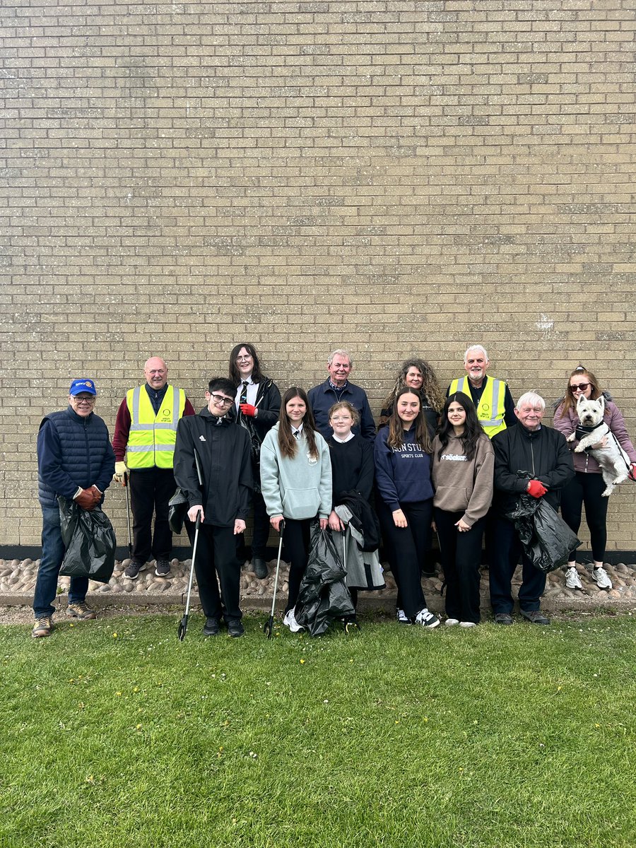 Massive thanks to the amazing Arbroath Academy Interact pupils who spent this afternoon out in the community, taking part in a litter pick alongside the Rotary.
Small actions like this truly make a big difference. <a href="/Rotary/">Rotary International</a> 
<a href="/ArbroathAcad/">Arbroath Academy- an Excelerate School</a> <a href="/ArbroathBCSO/">BCSO Arbroath Academy</a>