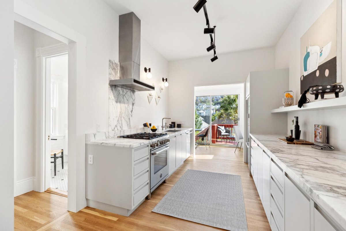 binningsteam's tweet image. Just Listed! 🏡✨ 3879 17th St is at the crux of #MissionDolores #EurekaValley #CastroSF—where timeless Victorian charm meets refined modern living! Renovated 2 bed, 1 bath condo offered at $1,595,000. Visit Sun 2-4 PM or 3879-17th.com for more info! #FromStrategytoSold